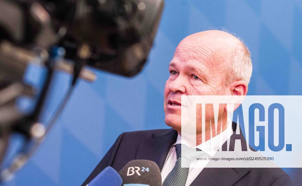 BURKHARD KOERNER (Burkhard Ko¶rner) Praesident of the Bavarian Verfassungsschutz. The Bavarian Verfassungsschutz (Secret Service, Office for the Protection of the Constitution) released the 2022 report detailing threats to the state of Bavaria and the country. Over the past years, conspiracy theorists, new age and wellness extremists, right-extremists, Reichsbuerger (sovereign citizens), and various enemies of democracy have taken a leading role against the German state and society, with such cases as Terror Gruppe S. and the alleged Reichsbuerger terrorist plot to topple the state underscoring that the threats are not giving up. Other threats to the state include those that may be directed by R - ZUMAb160 20230424_zbp_b160_048