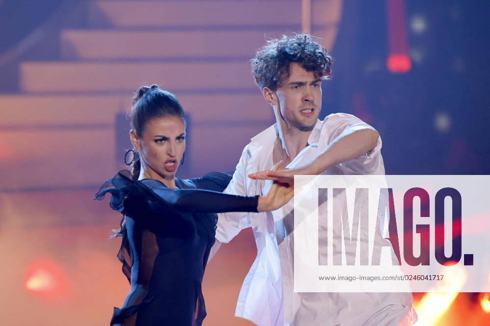 Tänzerin Ekaterina Leonova und Mentalist Timon Krause bei der 16. Staffel der RTL-Tanzshow Let s Dance im MMC Coloneum. Köln, 28.04.2023 NRW Deutschland
