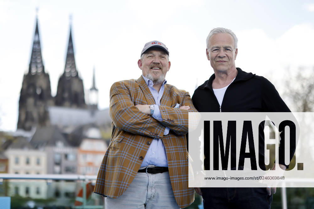 Bilder des Jahres 2023, Entertainment 04 April Entertainment Themen der Woche KW17 Die Tatort-Schauspieler Dietmar Bär und Klaus J. Behrendt bei einem Fototermin anlässlich 25 Jahre Tatort-Straßen der Welt e.V. auf einem Rheinschiff am Altstadt-Anleger vor dem Kölner Dom. Köln, 28.04.2023 NRW Deutschland