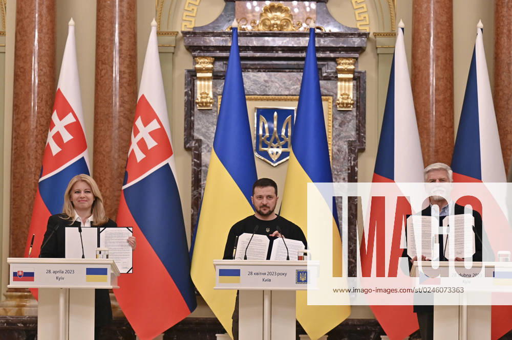KW17 President of the Czech Republic Petr Pavel (R), President of Slovakia Zuzana Caputova (L) and President of Ukraine Volodymyr Zelensky (C) take part at a joint press-conference following their meeting in Kyiv President of the Czech Republic Petr Pavel (R), President of Slovakia Zuzana Caputova (L) and President of Ukraine Volodymyr Zelensky (C) take part at a joint press-conference following their meeting in Kyiv, Ukraine 28 April 2023, amid Russian invasion of Ukraine. Photo by PRESIDENT OF UKRAINE apaimages Kyiv Kyiv Ukraine 280423_Ukraine_UPO_00 (22)