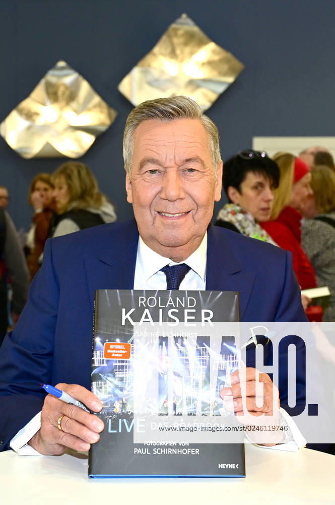 Bilder des Jahres 2023, Entertainment 04 April Entertainment Themen der Woche KW17 Roland Kaiser bei der Signierstunde zu seinem Buch Live - Das Roadbook am Messestand der Penguin Random House Verlagsgruppe auf der Leipziger Buchmesse 2023. Leipzig