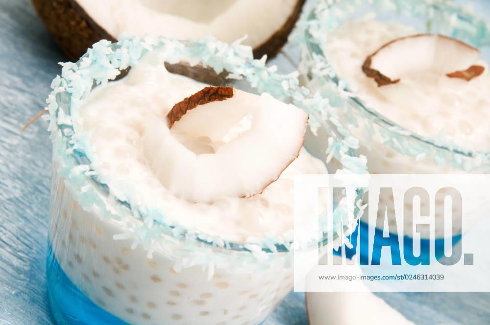 IMAGO Creative, Food, Tapioka Coconut pudding with tapioca pearls and litchi jelly