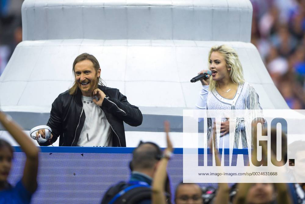 1607010 David Guetta och Zara Larsson uppträder under avslutningsceremonin före finalen mellan Portugal och Frankrike under fotbolls-EM den 10 juli 2016 i Saint-Denis.