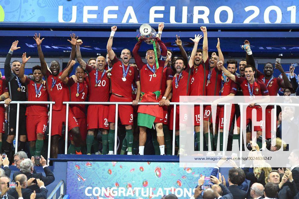Celebration end of match Portugal with the cup Paris 10-07-2016 Stade de France Football Euro2016 Portugal - France Finale Final massimoxinsabato