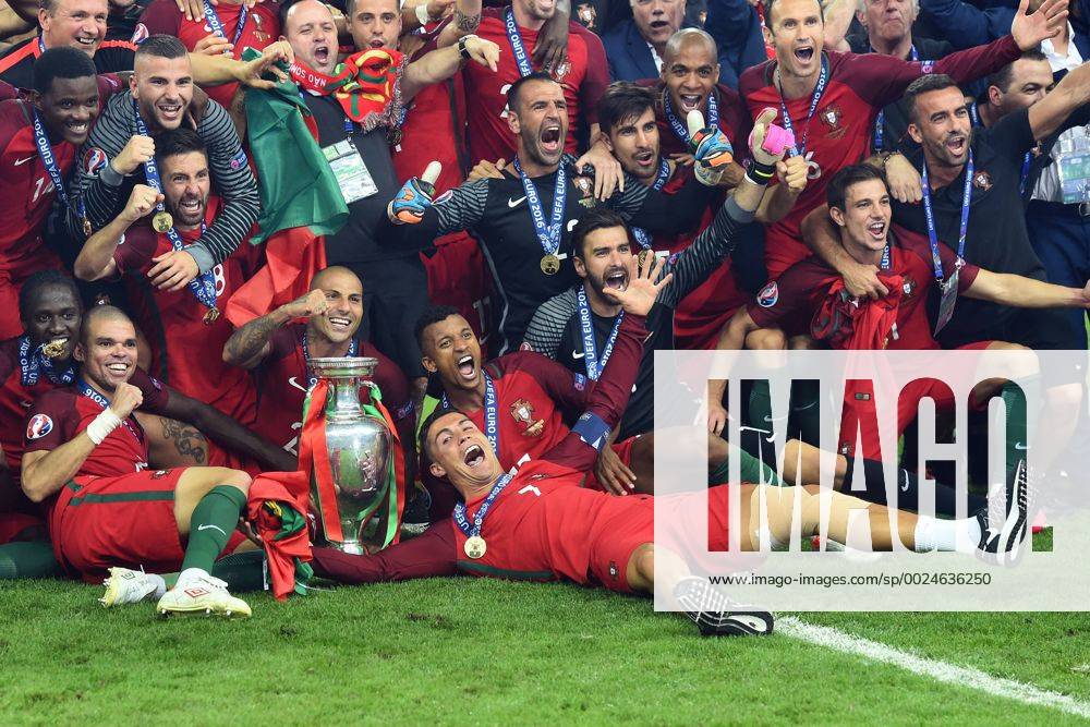 Celebration end of match Portugal with the cup Paris 10-07-2016 Stade de France Football Euro2016 Portugal - France Finale Final massimoxinsabato