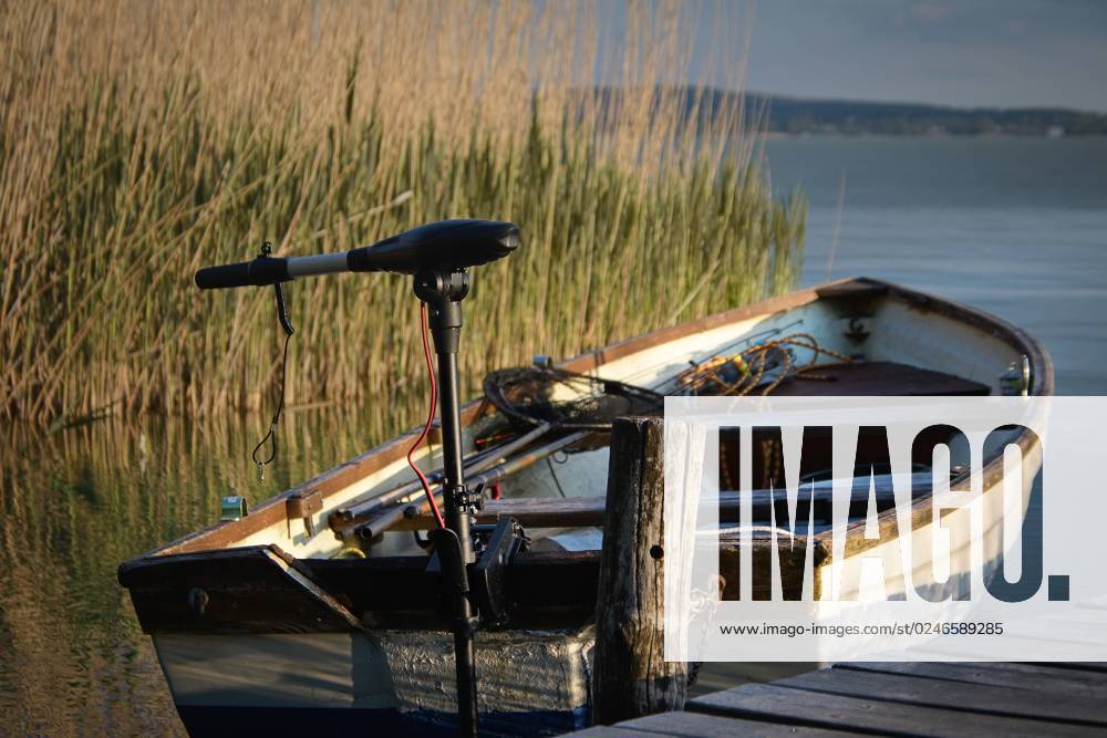 Fishing boats on Hungary s Lake Balaton at sunset on April 30, 2023. (CTKxPhoto PetrxMalina) CTKPhotoF202305040003801 CTKPhotoF202305040003801