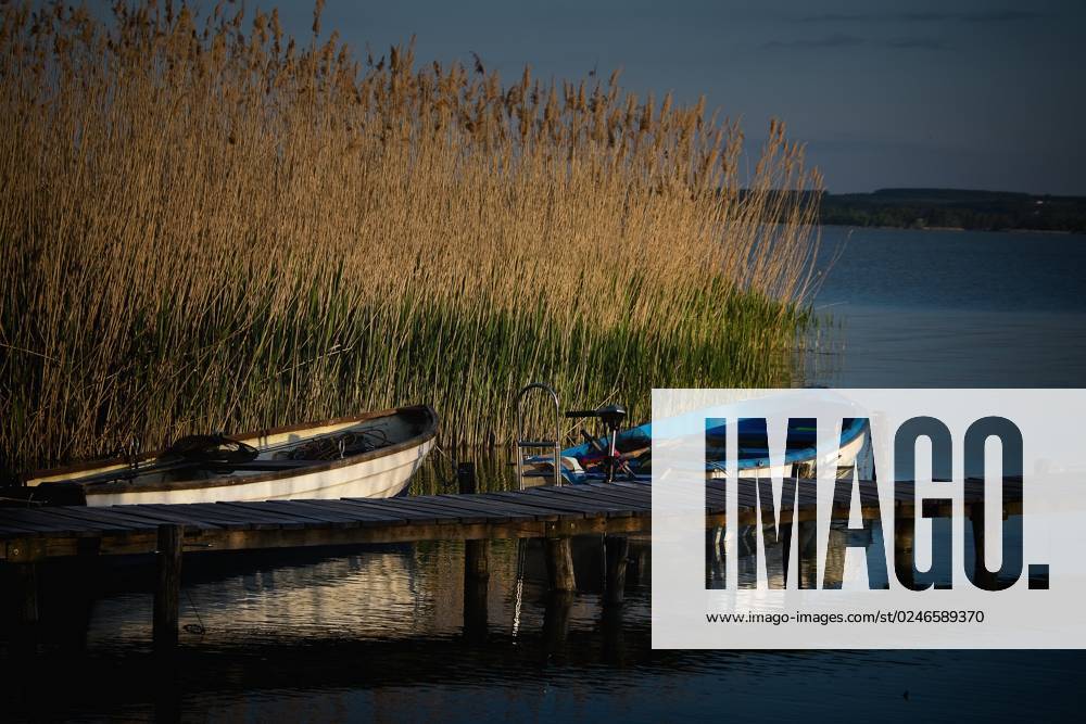 Fishing boats on Hungary s Lake Balaton at sunset on April 30, 2023. (CTKxPhoto PetrxMalina) CTKPhotoF202305040004101 CTKPhotoF202305040004101