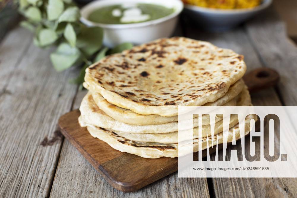 IMAGO Creative, Food, Brot, Naan Nahaufnahme Brot nach indischer Art gekocht (1)