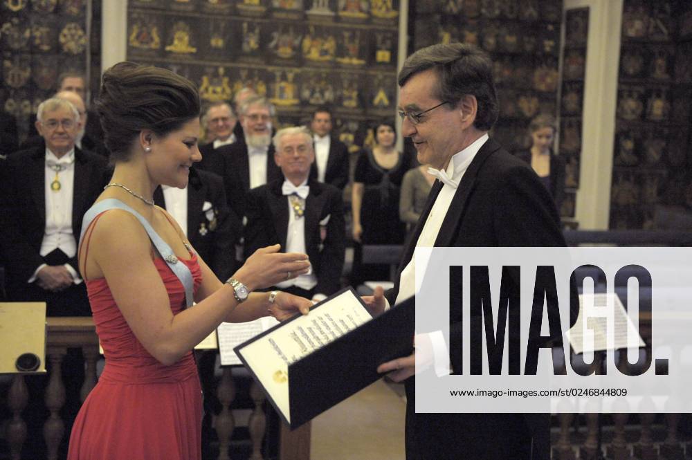 Stockholm 20080313 Sweden s Crown Princess Victoria, left, hands over the Gad Rausing prize for prominent humanist research to Finnish Professor Simo Knuuttila, Helsinki, at the House of Nobility in Stockholm, Sweden Thursday, during the meeting of the Royal Academy of Letters, History and Antiquities Photo Leif R Jansson SCANPIX code 10020 STOCKHOLM SWEDEN