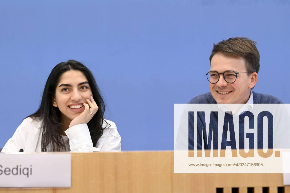Sultana Sediqi und Robert Kusche bei der Bundespressekonferenz zur Jahresstatistik 2022 zu rechter und rassistischer Gewalt sowie zu der aktuellen Welle rassistischer Mobilisierungen in Ostdeutschland im Haus der Bundespressekonferenz. Berlin, 09.052023