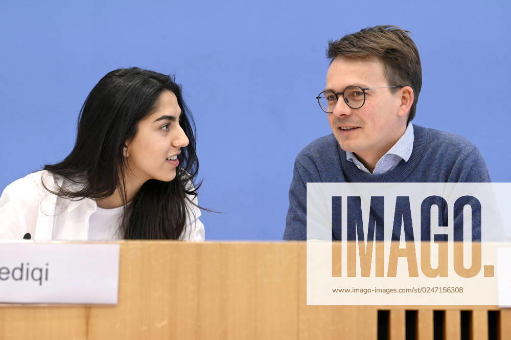 Sultana Sediqi und Robert Kusche bei der Bundespressekonferenz zur Jahresstatistik 2022 zu rechter und rassistischer Gewalt sowie zu der aktuellen Welle rassistischer Mobilisierungen in Ostdeutschland im Haus der Bundespressekonferenz. Berlin, 09.052023