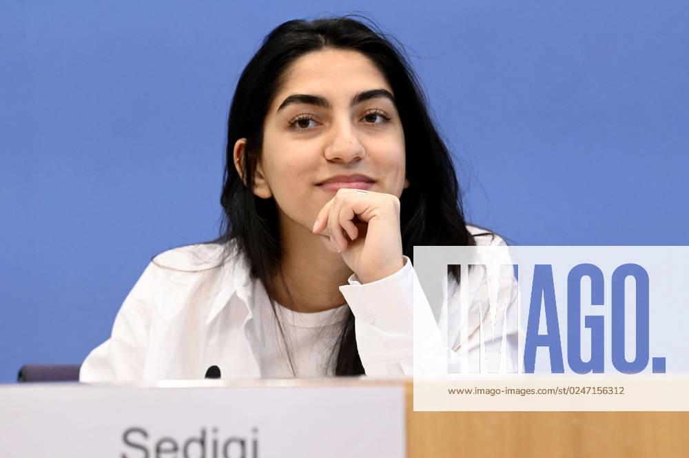 Sultana Sediqi bei der Bundespressekonferenz zur Jahresstatistik 2022 zu rechter und rassistischer Gewalt sowie zu der aktuellen Welle rassistischer Mobilisierungen in Ostdeutschland im Haus der Bundespressekonferenz. Berlin, 09.052023