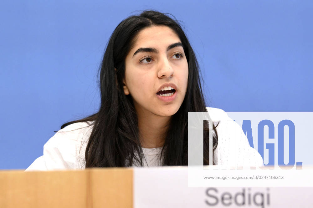 Sultana Sediqi bei der Bundespressekonferenz zur Jahresstatistik 2022 zu rechter und rassistischer Gewalt sowie zu der aktuellen Welle rassistischer Mobilisierungen in Ostdeutschland im Haus der Bundespressekonferenz. Berlin, 09.052023