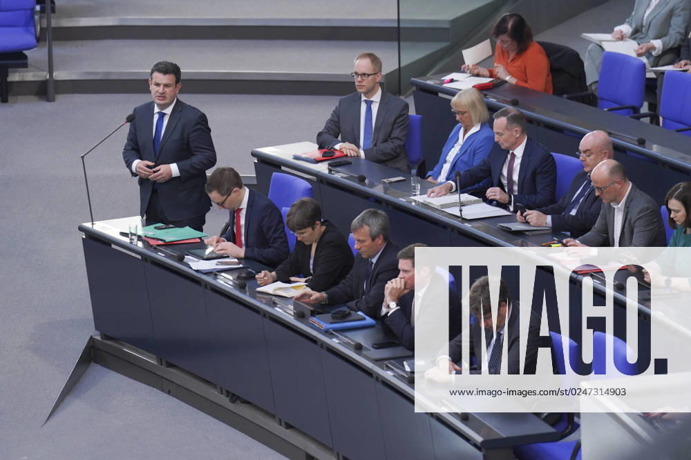 Deutscher Bundestag, 102. Plenarsitzung Arbeitsminister Hubertus Heil (SPD) im Portrait bei der Befragung der Bundesregierung im Rahmen der 102. Sitzung des Deutschen Bundestag, 10.05.2023, Berlin Berlin Berlin Deutschland