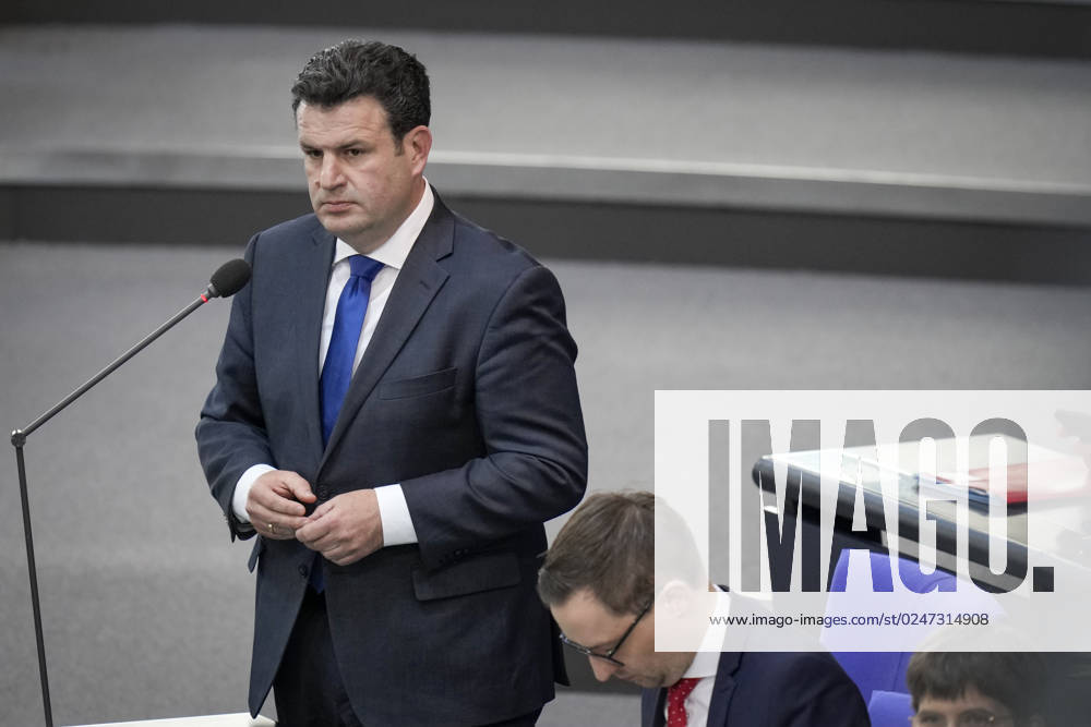 Deutscher Bundestag, 102. Plenarsitzung Arbeitsminister Hubertus Heil (SPD) im Portrait bei der Befragung der Bundesregierung im Rahmen der 102. Sitzung des Deutschen Bundestag, 10.05.2023, Berlin Berlin Berlin Deutschland