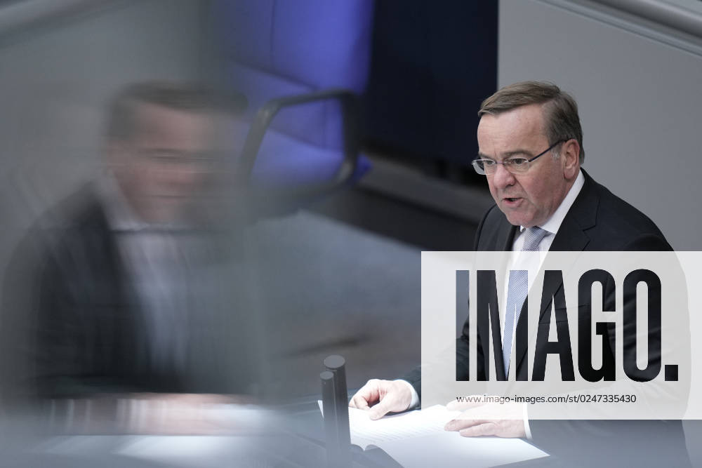 Deutscher Bundestag, 102. Plenarsitzung Verteidigungsminister Boris Pistorius (SPD) im Portrait bei seiner Rede zur Verlaengerung des Bundeswehreinsatzes in Mali bei der 102. Sitzung des Deutschen Bundestag, 10.05.2023 Berlin, Berlin Berlin Deutschland