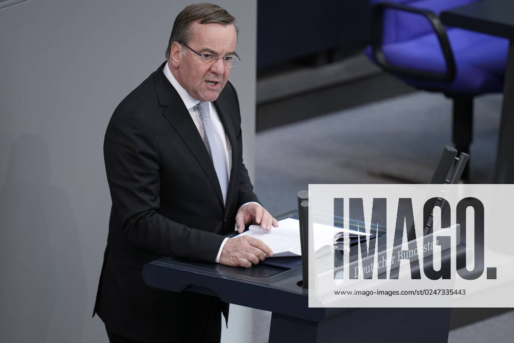 Deutscher Bundestag, 102. Plenarsitzung Verteidigungsminister Boris Pistorius (SPD) im Portrait bei seiner Rede zur Verlaengerung des Bundeswehreinsatzes in Mali bei der 102. Sitzung des Deutschen Bundestag, 10.05.2023 Berlin, Berlin Berlin Deutschland