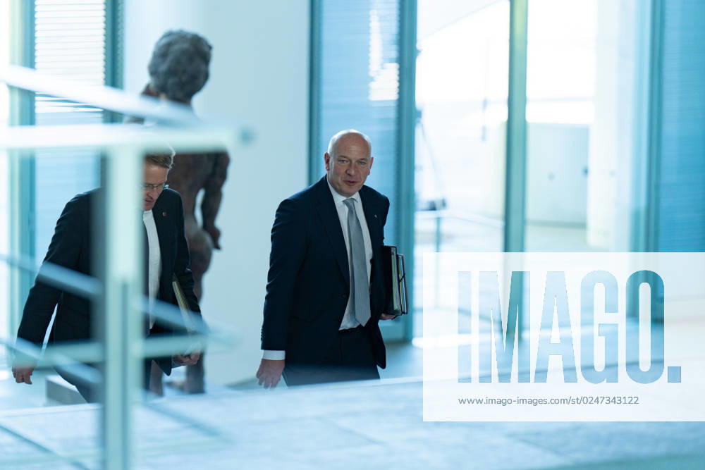 Beratungen im Kanzleramt in Berlin, Kai Wegner, Daniel Günther Beratungen des Bundeskanzlers mit den Regierungschefinnen und Regierungschefs der Länder, Regierender Bürgermeister Kai Wegner, Berlin, CDU, Ministerpräsident Daniel Günther, Schleswig-Holstein, CDU Berlin Berlin GER