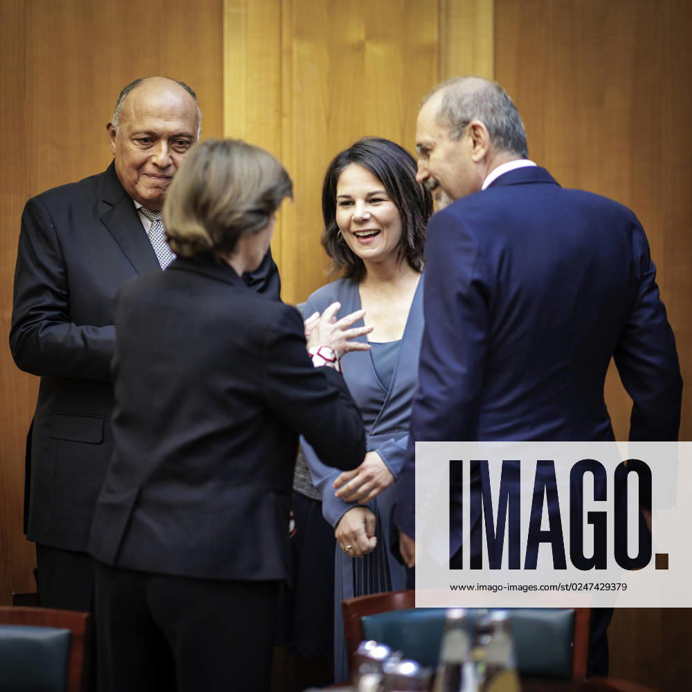 Lage im Nahostkonflikt: Annalena Baerbock, Bundesaussenministerin, laedt zu Kleeblatt-Treffen nach Berlin ein. Hier im Bild (L-R): Samih Schukri, Aussenminister von Aegypten, Catherine Colonna, Aussenministerin von Frankreich, Annalena Baerbock, Bundesaussenministerin, und Ayman Safadi , Aussenminister von Jordanien. Berlin, 11.05.2023. Berlin Deutschland