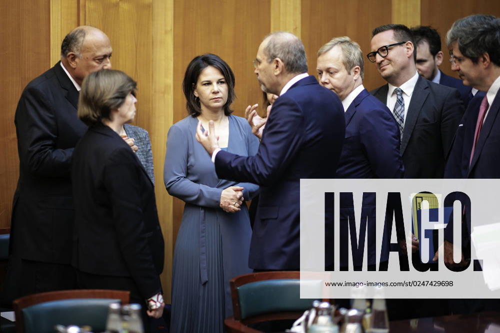 Lage im Nahostkonflikt: Annalena Baerbock, Bundesaussenministerin, laedt zu Kleeblatt-Treffen nach Berlin ein. Hier im Bild (L-R): Samih Schukri, Aussenminister von Aegypten, Catherine Colonna, Aussenministerin von Frankreich, Annalena Baerbock, Bundesaussenministerin, Ayman Safadi , Aussenminister von Jordanien, und Sven Koopmans, EU-Sonderbeauftragter fuer den Nahost-Friedensprozess. Berlin, 11.05.2023. Berlin Deutschland