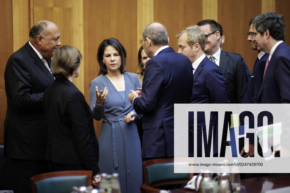 Lage im Nahostkonflikt: Annalena Baerbock, Bundesaussenministerin, laedt zu Kleeblatt-Treffen nach Berlin ein. Hier im Bild (L-R): Samih Schukri, Aussenminister von Aegypten, Catherine Colonna, Aussenministerin von Frankreich, Annalena Baerbock, Bundesaussenministerin, Ayman Safadi , Aussenminister von Jordanien, und Sven Koopmans, EU-Sonderbeauftragter fuer den Nahost-Friedensprozess. Berlin, 11.05.2023. Berlin Deutschland