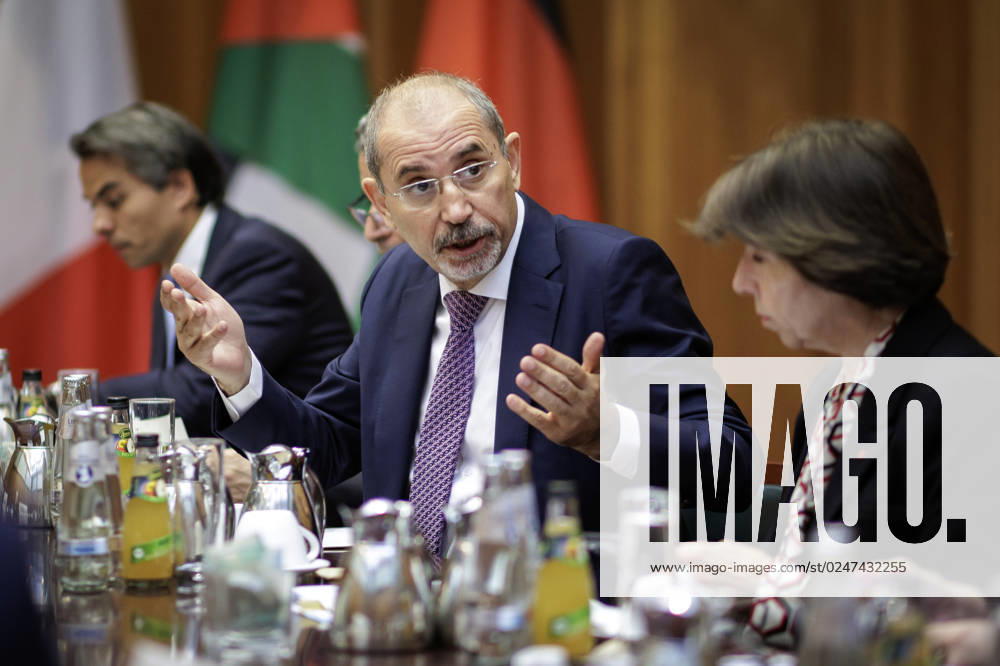 Lage im Nahostkonflikt: Annalena Baerbock, Bundesaussenministerin, laedt zu Kleeblatt-Treffen nach Berlin ein. Hier im Bild (L-R): Ayman Safadi, Aussenminister von Jordanien, und Catherine Colonna, Aussenministerin von Frankreich. Berlin, 11.05.2023. Berlin Deutschland