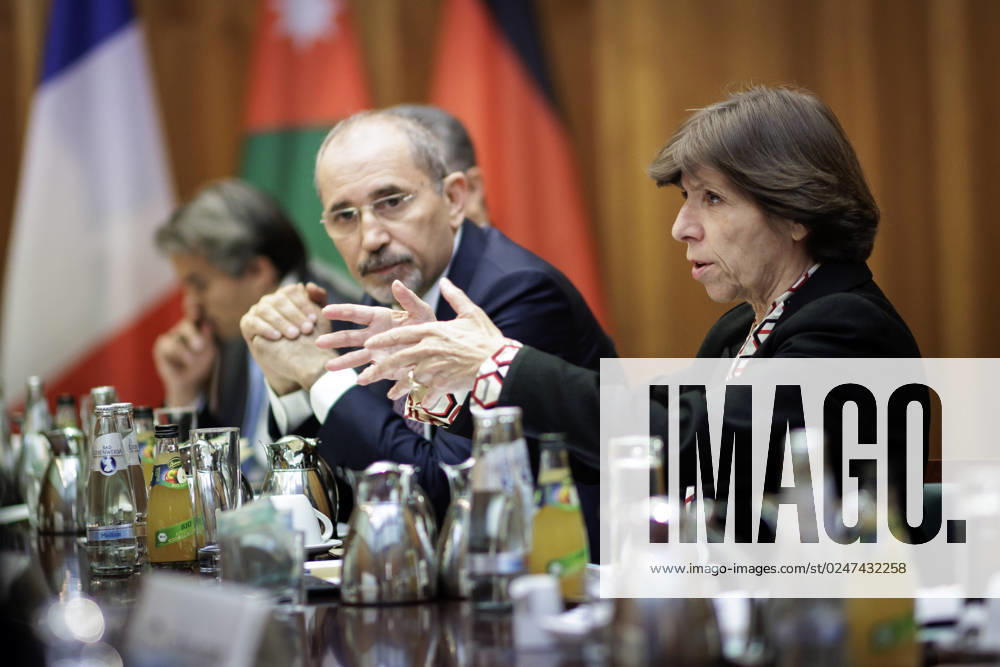 Lage im Nahostkonflikt: Annalena Baerbock, Bundesaussenministerin, laedt zu Kleeblatt-Treffen nach Berlin ein. Hier im Bild (R-L): Catherine Colonna, Aussenministerin von Frankreich, und Ayman Safadi, Aussenminister von Jordanien. Berlin, 11.05.2023. Berlin Deutschland