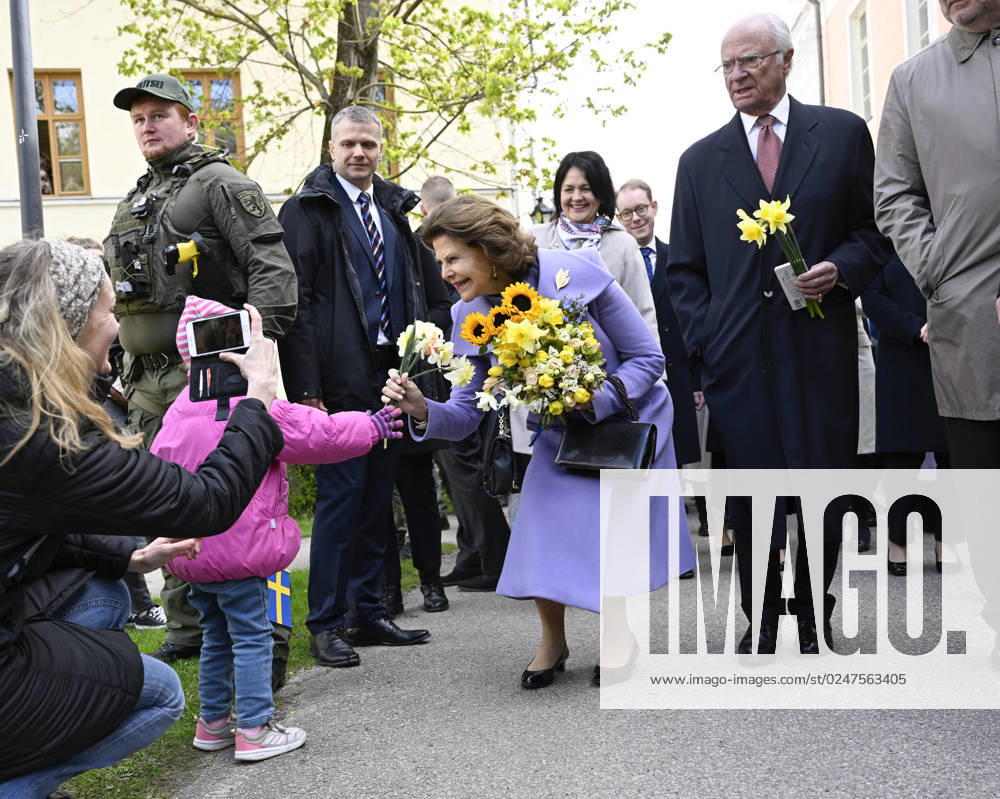 Queen Silvia and King Carl Gustaf greet children outside a university The King and Queen are on an official visit to Estonia 2 4 May 2023 TARTU ESTONIA