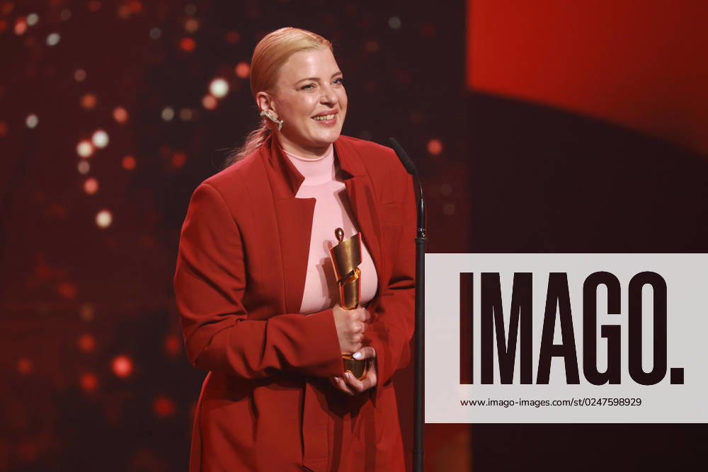 Deutscher Filmpreis 2023 BESTE WEIBLICHE NEBENROLLE Gewinnerin Jördis Triebel bei der Verleihung der Lola - Deutscher Filmpreis 2023 im Theater am Potsdamer Platz in Berlin 12.05.2023