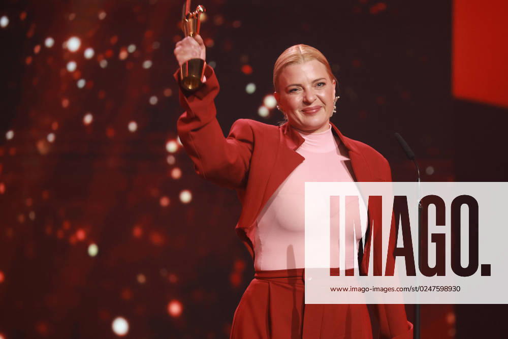 Deutscher Filmpreis 2023 BESTE WEIBLICHE NEBENROLLE Gewinnerin Jördis Triebel bei der Verleihung der Lola - Deutscher Filmpreis 2023 im Theater am Potsdamer Platz in Berlin 12.05.2023