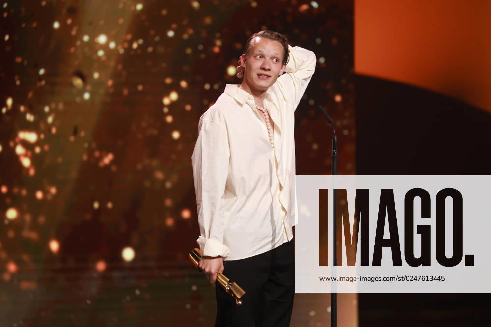 Deutscher Filmpreis 2023 BESTE MÄNNLICHE HAUPTROLLE Gewinner Felix Kammerer IM WESTEN NICHTS NEUES bei der Verleihung der Lola - Deutscher Filmpreis 2023 im Theater am Potsdamer Platz in Berlin 12.05.2023