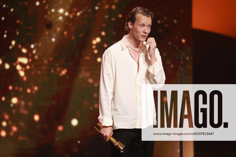 Deutscher Filmpreis 2023 BESTE MÄNNLICHE HAUPTROLLE Gewinner Felix Kammerer IM WESTEN NICHTS NEUES bei der Verleihung der Lola - Deutscher Filmpreis 2023 im Theater am Potsdamer Platz in Berlin 12.05.2023