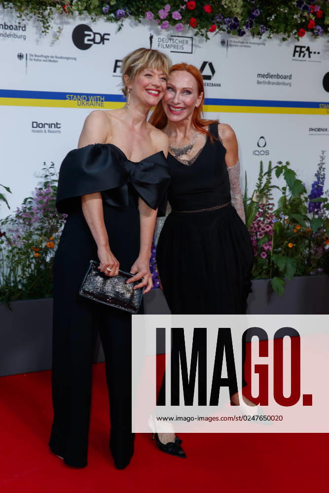 Event - Deutscher Filmpreis 2023 Heike Makatsch und Andrea Sawatzki beim 73. Deutschen Filmpreis im Theater am Potsdamerplatz am 12.05.2023 in Berlin.