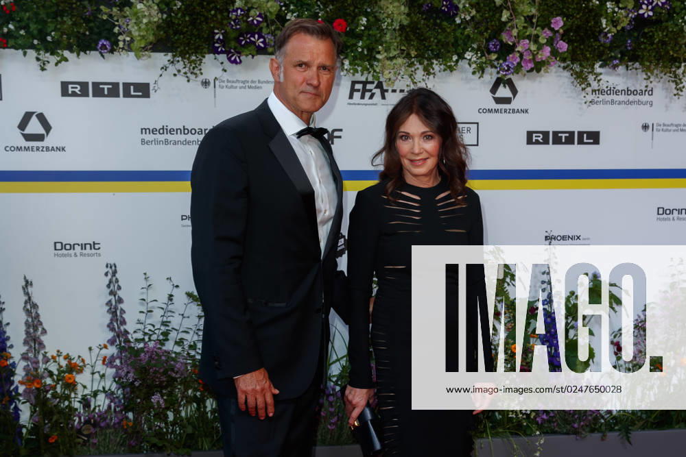 Event - Deutscher Filmpreis 2023 Iris Berben mit Heiko Kiesow beim 73. Deutschen Filmpreis im Theater am Potsdamerplatz am 12.05.2023 in Berlin.