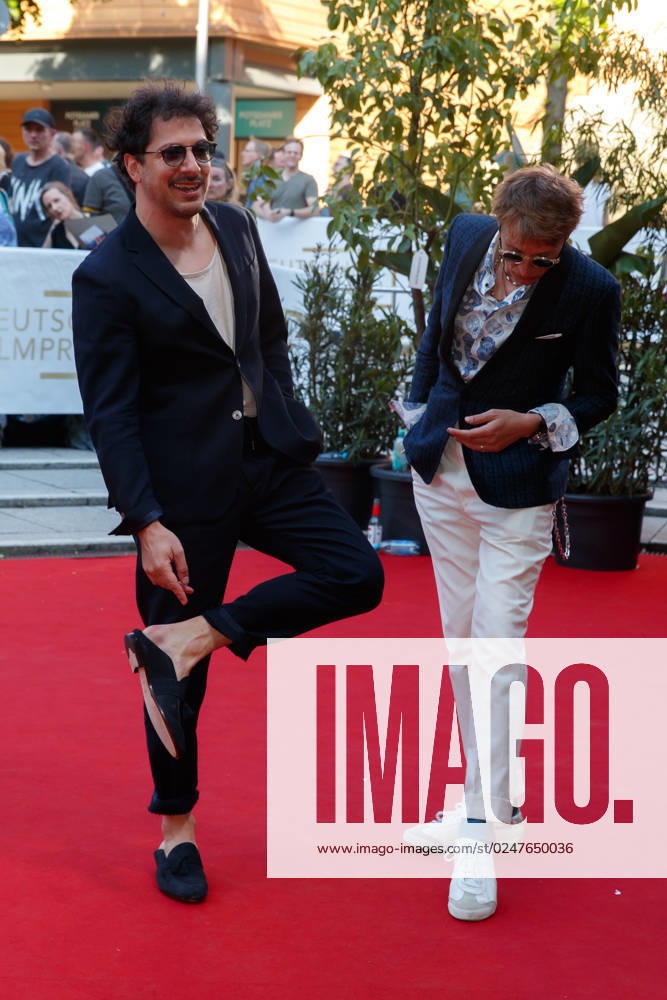 Event - Deutscher Filmpreis 2023 Fahri Yardim und Alexander Scheer beim 73. Deutschen Filmpreis im Theater am Potsdamerplatz am 12.05.2023 in Berlin.