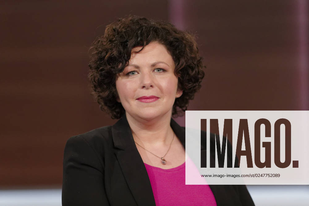 Amira Mohamed Ali bei Anne Will 2023-05-14 - Deutschland, Berlin - Amira Mohamed Ali (Die Linke), Fraktionsvorsitzende im Deutschen Bundestag, zu Gast bei Anne Will im Ersten. Thema der ARD-Politiktalkrunde: Hoher Anspruch, harte Wirklichkeit - hat die Ampel Lösungen für die aktuellen Krisen?