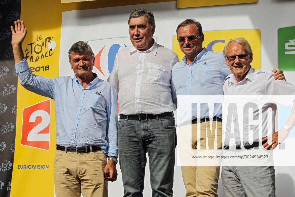 Spezielle Ehrung der ehemaligen Tour de France Groessen v.l.n.r. Bernard THEVENET (FRA) - Eddy MERCKX (BEL) - Bernard HINAULT (FRA) - Jan JANSSEN (NED) - Podium - Siegerehrung - Ehrung - Auszeichnung - Zeremonie - Zelebrierung - Ceremony - Jubel - Freude - Emotionen - Mimik - Gestik - Querformat - quer - horizontal - Event Veranstaltung: Tour de France - Stage 18 18.Etappe: Sallanches to nach Megeve 17.0 km - Einzelzeitfahren - I.T.T. - Individual Time Trial - Location Ort: France Frankreich - Europa Europa - Date Datum: 21.07.2016 Stiehl Photography