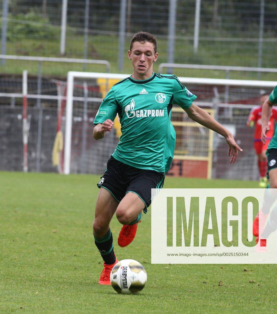 A-Junioren Bundesliga Staffel West, Saison 2016 2017, 3. Spieltag, Fortuna Düsseldorf - FC Schalke 04. -- Benjamin Goller (Schalke ) in Aktion