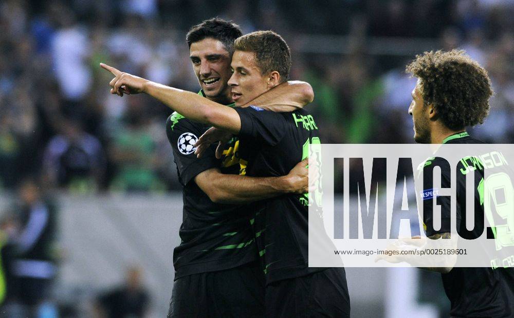 Fussball, Qualifikation zur UEFA Champions League, Herren, Saison 2016 2017, Rückspiel, Borussia Park Mönchengladbach, Bor. Mönchengladbach, BMG (schwarz) - Young Boy Bern (weiss); Jubel Thorgan Hazard (Gladbach) nach seinem Tor zum 1:0, zusammen mit Lars Stindl (Gladbach) und Fabian Johnson (Gladbach). Jubel, Freude, Aktion.