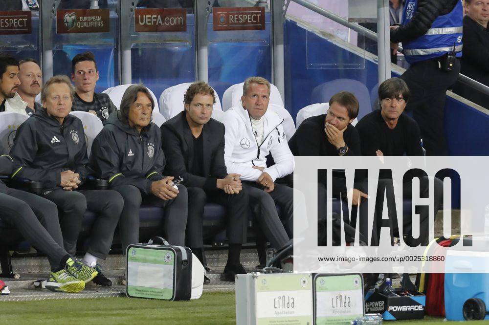 DFB Bundestrainer Joachim Jogi LOEW, LÖW, Thomas SCHNEIDER, DFB Co-Trainer, AssistenztrainerAndreas KOEPKE , Torwarttrainer DFB Marcus SORG, Assistenztrainer DFB Dr. Hans-Wilhelm Müller-Wohlfahrt, DFB Mannschaftsarzt, Klaus EDER, DFB Physiotherapeut Ersatzbank, Spielerbank, Reserve, Trainerbank NORWEGEN - DEUTSCHLAND 0-3 Deutsche Fussball Nationalmannschaft DFB, WM Qualifikation am 04.09.2016 in Oslo, Norwegen WM-Quali, Quali,