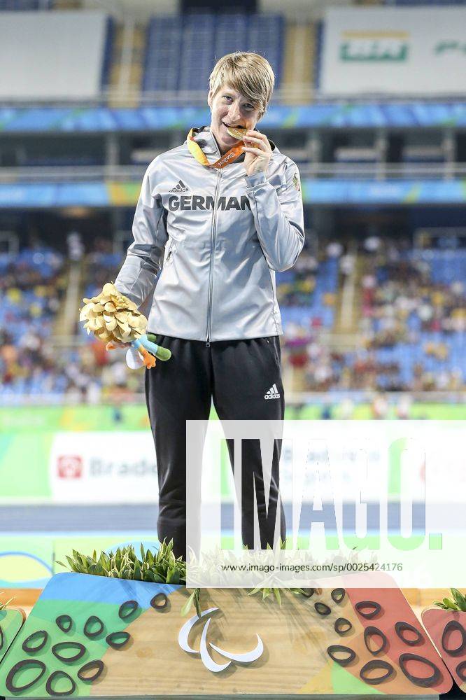Rio 2016 Paralympic Games; Rio de Janeiro, 13.09.2016 Gold mit neuem Weltrekord: Franziska Liebhardt (GER TSV Bayer 04 Leverkusen) waehrend der Rio 2016 Paralympic Games am 13.09.2016 im Olympic Stadium in Rio de Janeiro (Brazil). Gold with a new World Record: Franziska Liebhardt (GER TSV Bayer 04 Leverkusen) during the Rio 2016 Paralympic Games at Olympic Stadium, Rio de Janeiro (Brazil) on 2016-09-13.