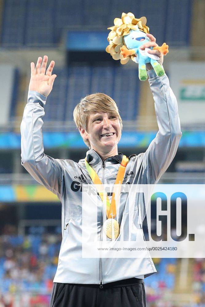 Rio 2016 Paralympic Games; Rio de Janeiro, 13.09.2016 Gold mit neuem Weltrekord: Franziska Liebhardt (GER TSV Bayer 04 Leverkusen) waehrend der Rio 2016 Paralympic Games am 13.09.2016 im Olympic Stadium in Rio de Janeiro (Brazil). Gold with a new World Record: Franziska Liebhardt (GER TSV Bayer 04 Leverkusen) during the Rio 2016 Paralympic Games at Olympic Stadium, Rio de Janeiro (Brazil) on 2016-09-13.