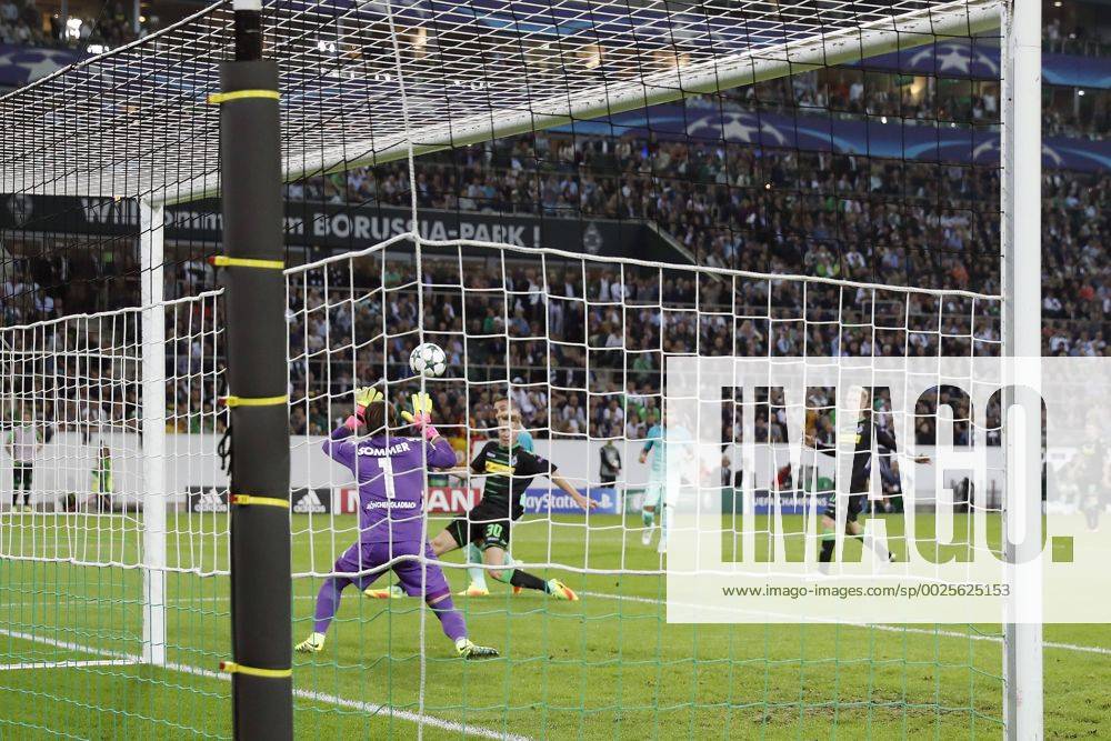 (L-R) goalkeeper Yann Sommer of Borussia Monchengladbach, Nico Elvedi of Borussia Monchengladbach, Arda Turan of FC Barcelona Barca 1-1 during the UEFA Champions League group C match between Borussia Monchengladbach and FC Barcelona on September 28, 2016 at the Borussia Park stadium in Monchengladbach, Germany Borussia Monchengladbach v FC Barcelona UEFA Champions League 2016 2017 IVx 6307818