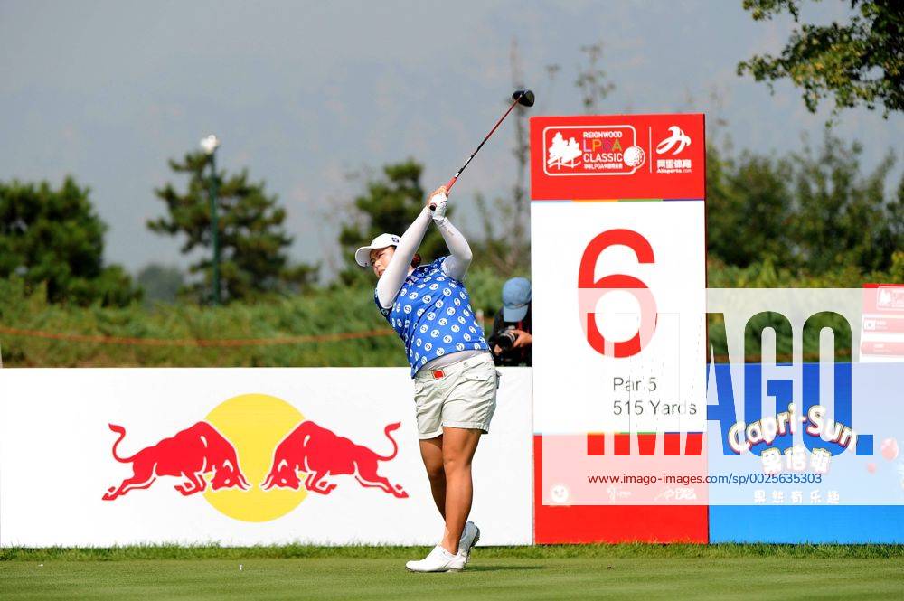 Feng Shanshan of China in action during the 1st round of the 2016 Reignwood LPGA Golf Damen Classic at Reignwood golf club on September 29, 2016 in Beijing, China. CFP492963948