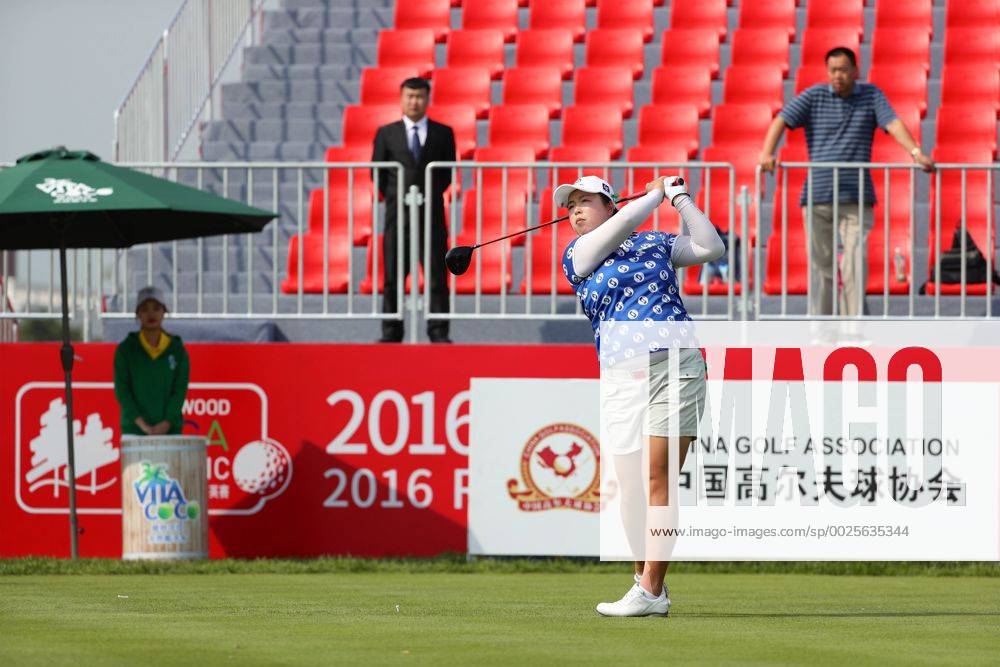 Feng Shanshan of China in action during the 1st round of the 2016 Reignwood LPGA Golf Damen Classic at Reignwood golf club on September 29, 2016 in Beijing, China. CFP492963930