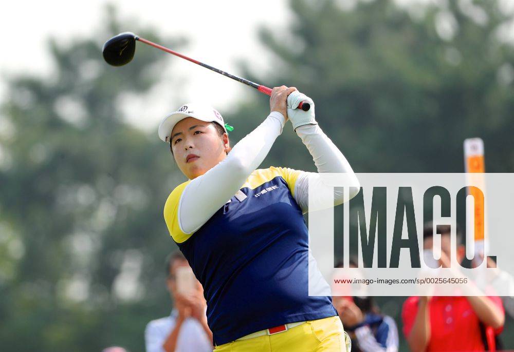 Feng Shanshan of China in action during the second round of the 2016 Reignwood LPGA Golf Damen Classic at Reignwood golf club on September 30, 2016 in Beijing, China. CFP493033761