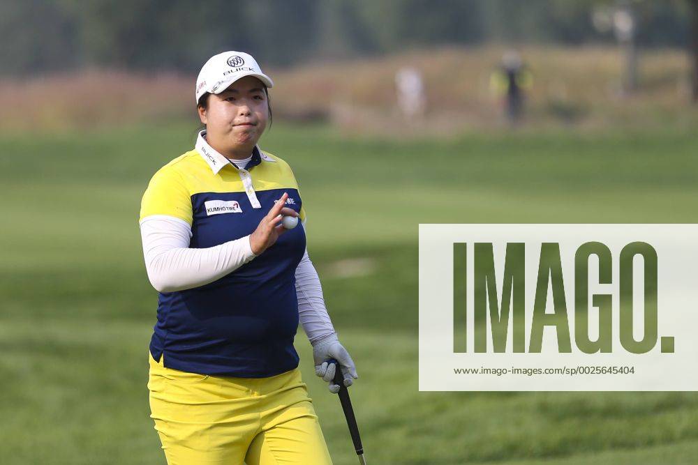 Feng Shanshan of China in action during the second round of the 2016 Reignwood LPGA Golf Damen Classic at Reignwood golf club on September 30, 2016 in Beijing, China. CFP493034324