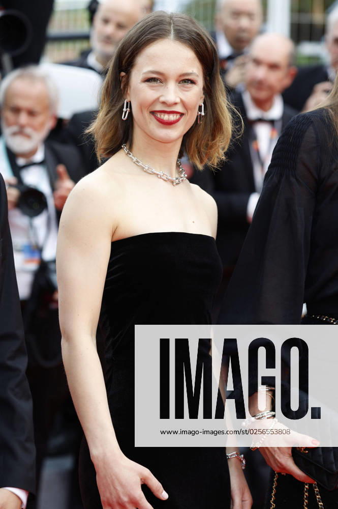 Paula Beer bei der Opening Ceremony mit der Premiere des Kinofilms Jeanne du Barry auf dem Festival de Cannes 2023 76. Internationale Filmfestspiele von Cannes im Palais des Festivals. Cannes