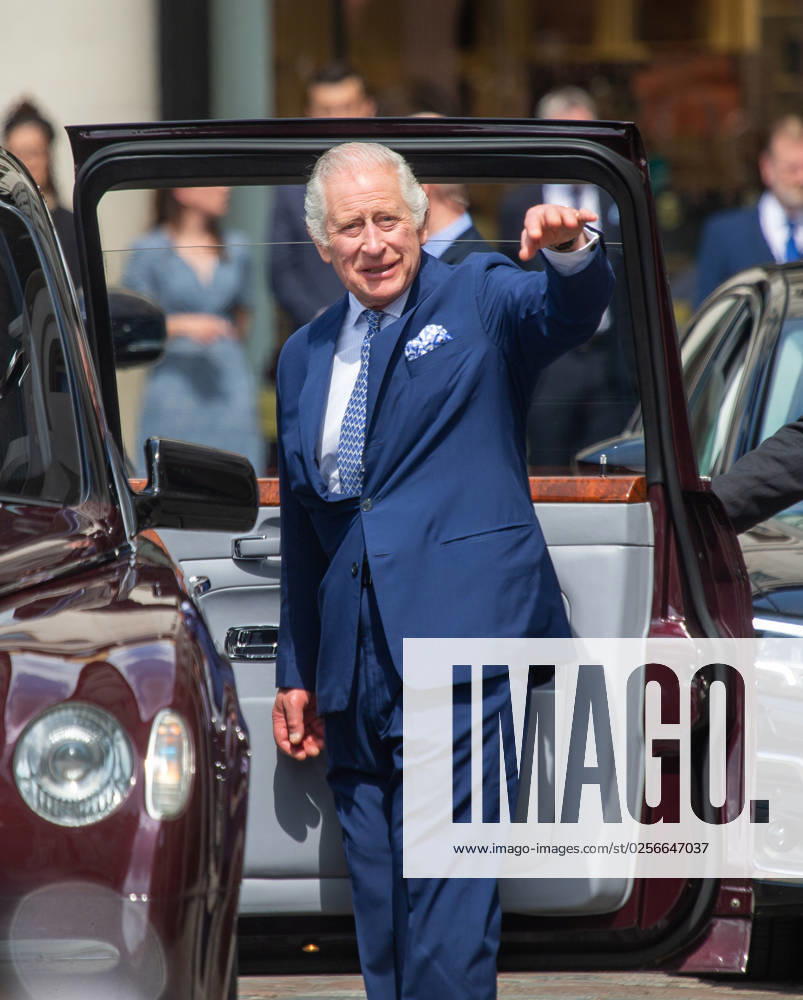 King CHARLES III is seen in Covent Garden during a visit to St Paulâ€⠢s Church, Apple Market and Royal Opera House Arcade. London United Kingdom - ZUMAs262 20230517_zip_s262_021