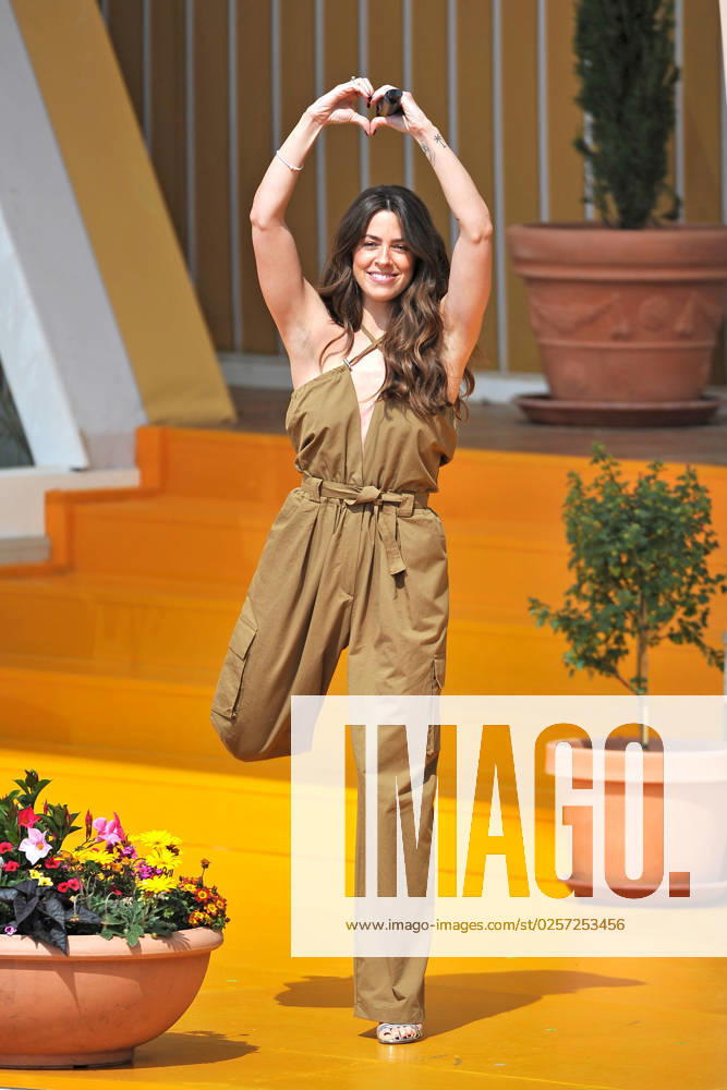 ARD - Immer wieder Sonntags. Sängerin Vanessa Mai während der ARD - Unterhaltungsshow Immer wieder Sonntags am 21.05.2023 im Europapark Rust. 20230521MWI72821